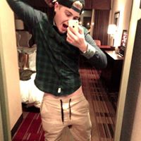 Michael Welch Photo 42