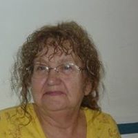 Elizabeth Sanderson Photo 31