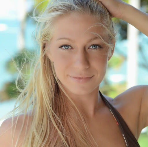 Stephanie Ball Photo 45