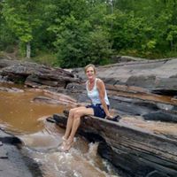 Laurie Reinhart Photo 5