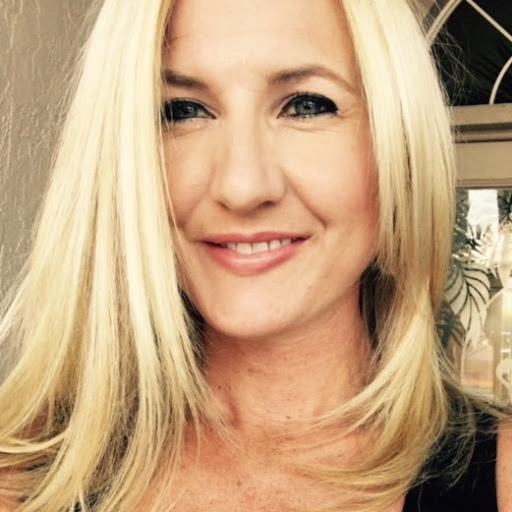 Julia Armstrong Photo 21