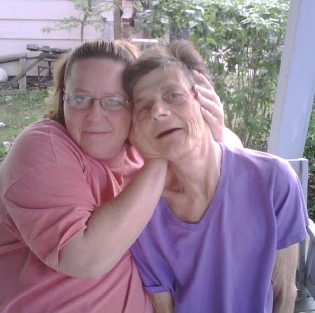 Laurie Farrell Photo 7