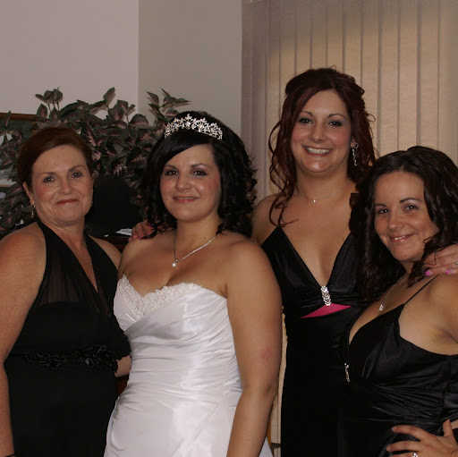 Gina Hall Photo 22