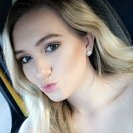 Hailey Roberts Photo 36