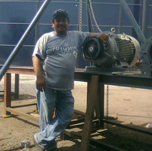 Robin Castillo Photo 13
