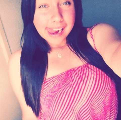 Paulina Rendon Photo 6