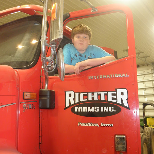 Adam Richter Photo 40