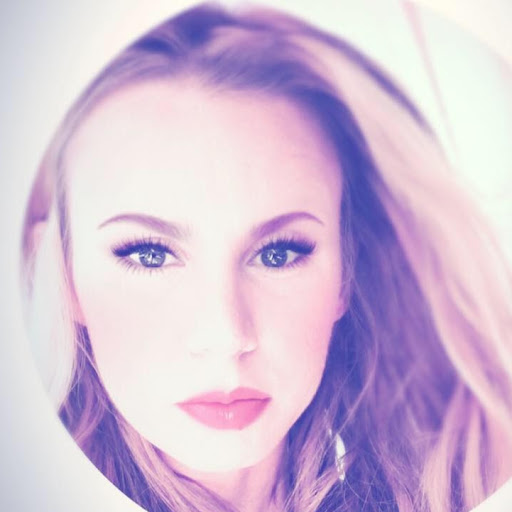 Amanda Gallagher Photo 10