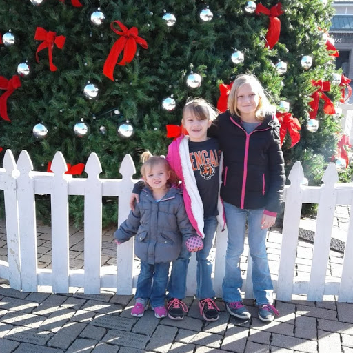 Lori Robertson Photo 24