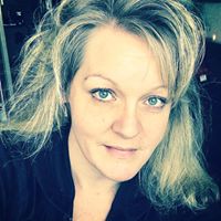 Amanda Riley Photo 20