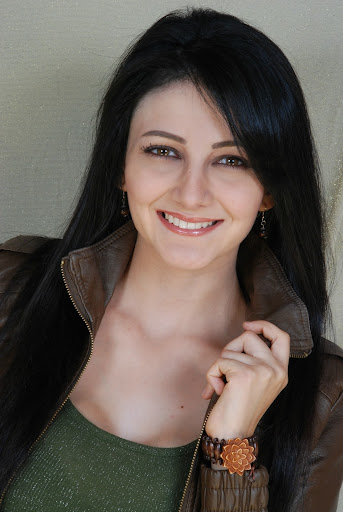 Elizabeth Gallardo Photo 25
