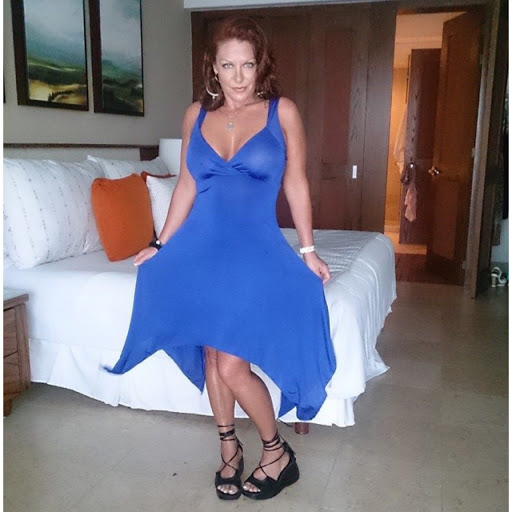 Kelly Armstrong Photo 9