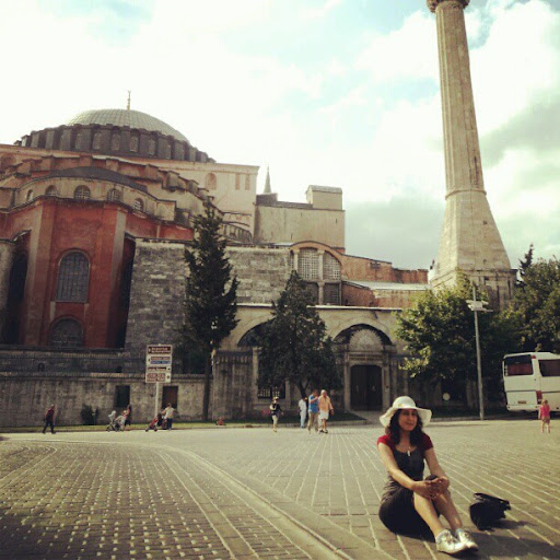 Lama Younis Photo 3