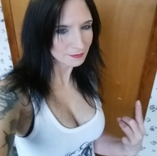 Danielle Gregory Photo 37