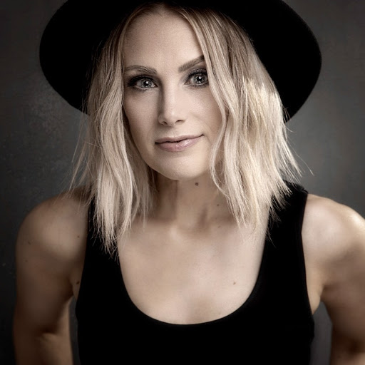 Annie Blanchard Photo 20