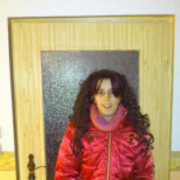 Sarah Roscher Photo 6
