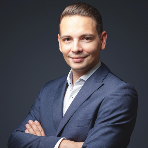 Benjamin Kuhn Photo 30
