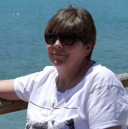 Lynda Thompson Photo 32