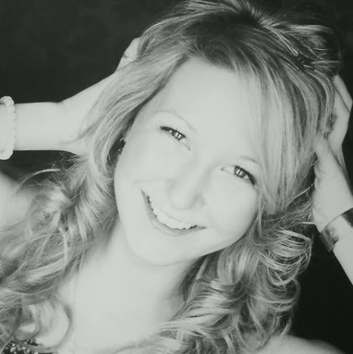 Lisa Schuster Photo 13