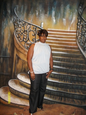 Rose Johnson Photo 38
