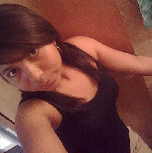 Elizabeth Urbina Photo 11