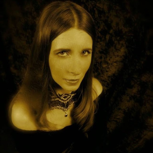 Melanie Griffin Photo 15