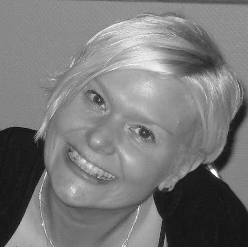 Kristina Davies Photo 20