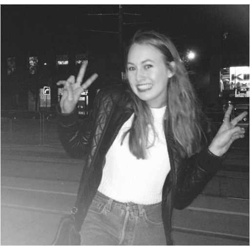 Julia Hopkins Photo 33