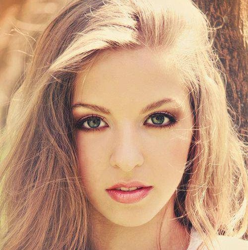 Julia Brooks Photo 10