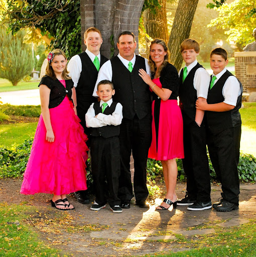 Laura Hales Photo 38