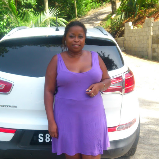 Sandra Hall Photo 36