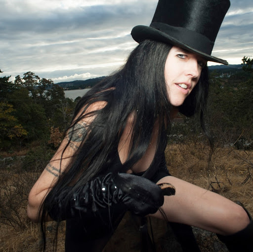 Catherine Owen Photo 37