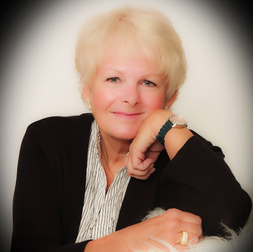 Linda Livingston Photo 40
