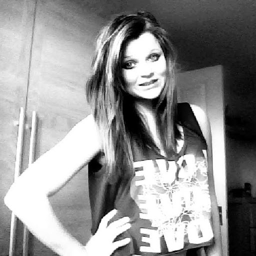 Kerri Hamilton Photo 35