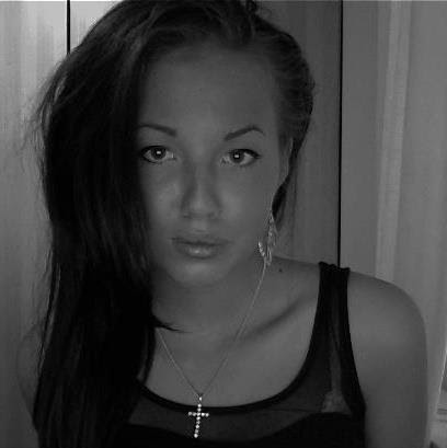 Alice Nixon Photo 7
