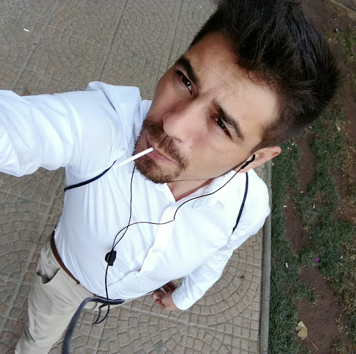 Leonardo Caro Photo 4