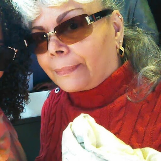 Esther Cruz Photo 4