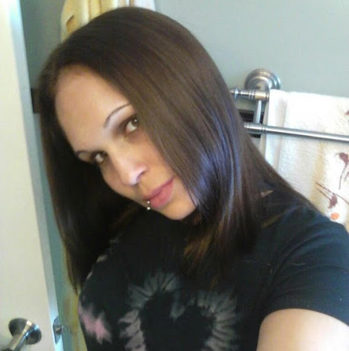 Desiree Hernandez Photo 17