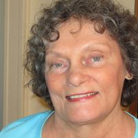 Elizabeth King Photo 31