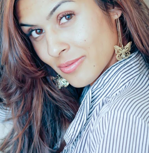 Julia Samaniego Photo 11