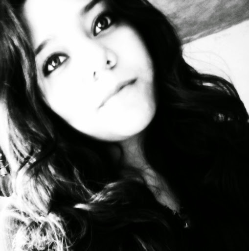 Betsy Lemus Photo 9