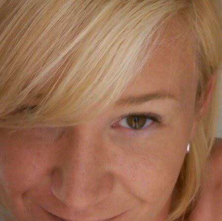 Elizabeth Hurst Photo 41
