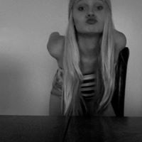 Sara Summers Photo 39