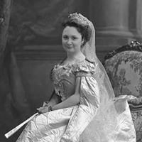 Elizabeth Moser Photo 29