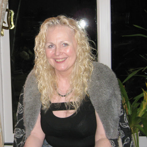 Annie Cross Photo 31
