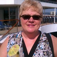 Julie Maxfield Photo 20