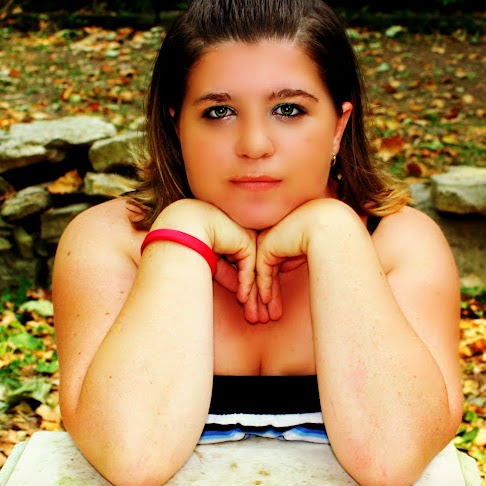 Tiffany Lyons Photo 30