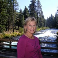 Connie Dickinson Photo 10