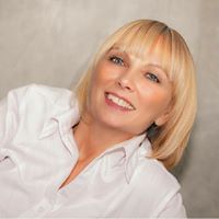 Lorraine Armstrong Photo 34