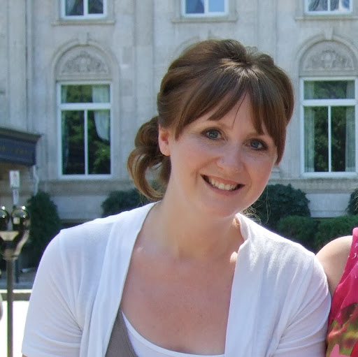 April Gustafson Photo 30